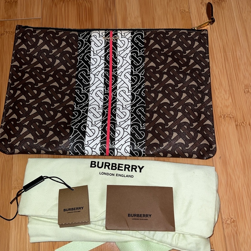 BURBERRY
Logo Monogram Coated Canvas Clutch w/Tags